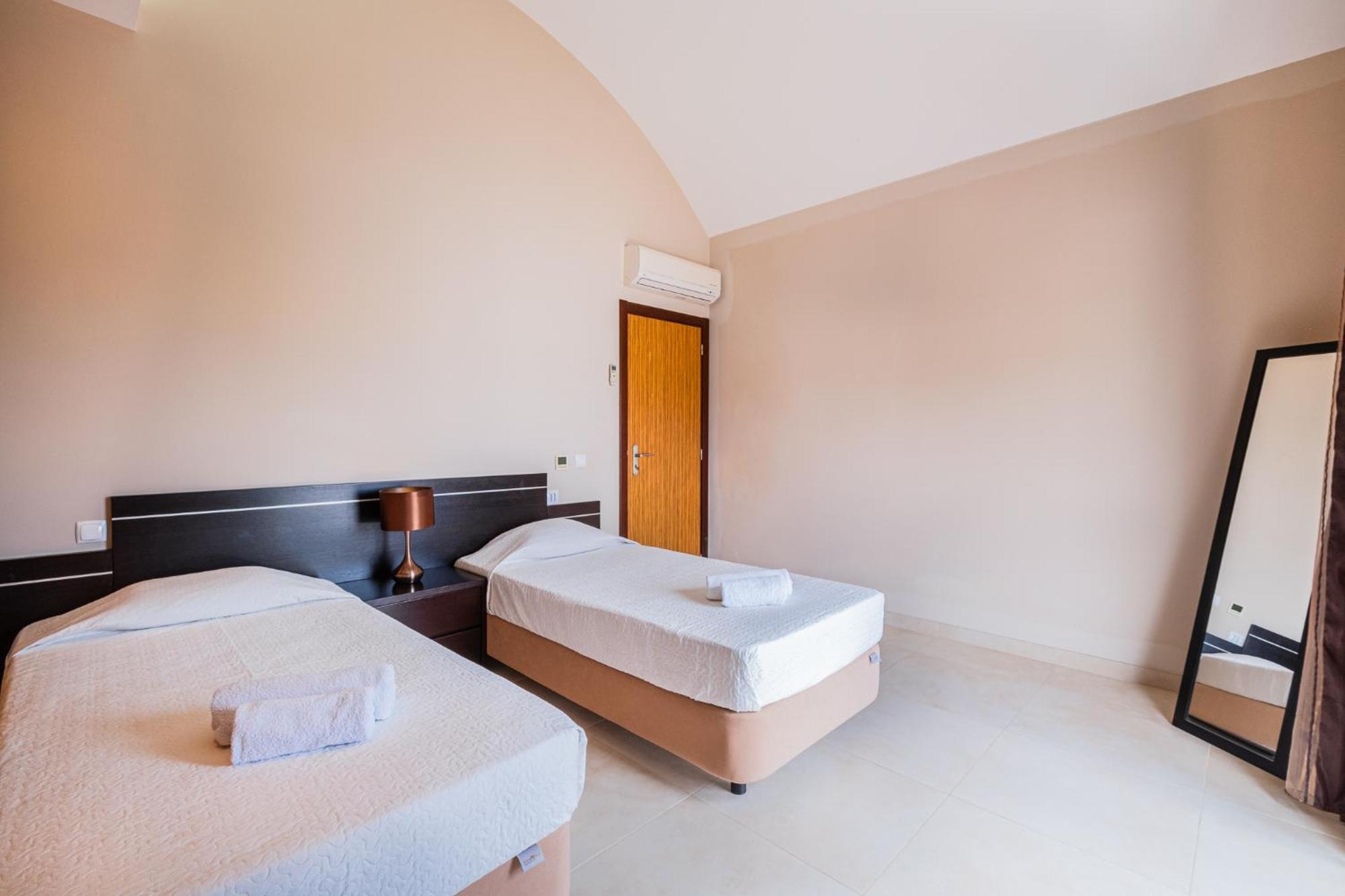 Capetown Marina Luxury Villa - Private Pool Albufeira Bagian luar foto